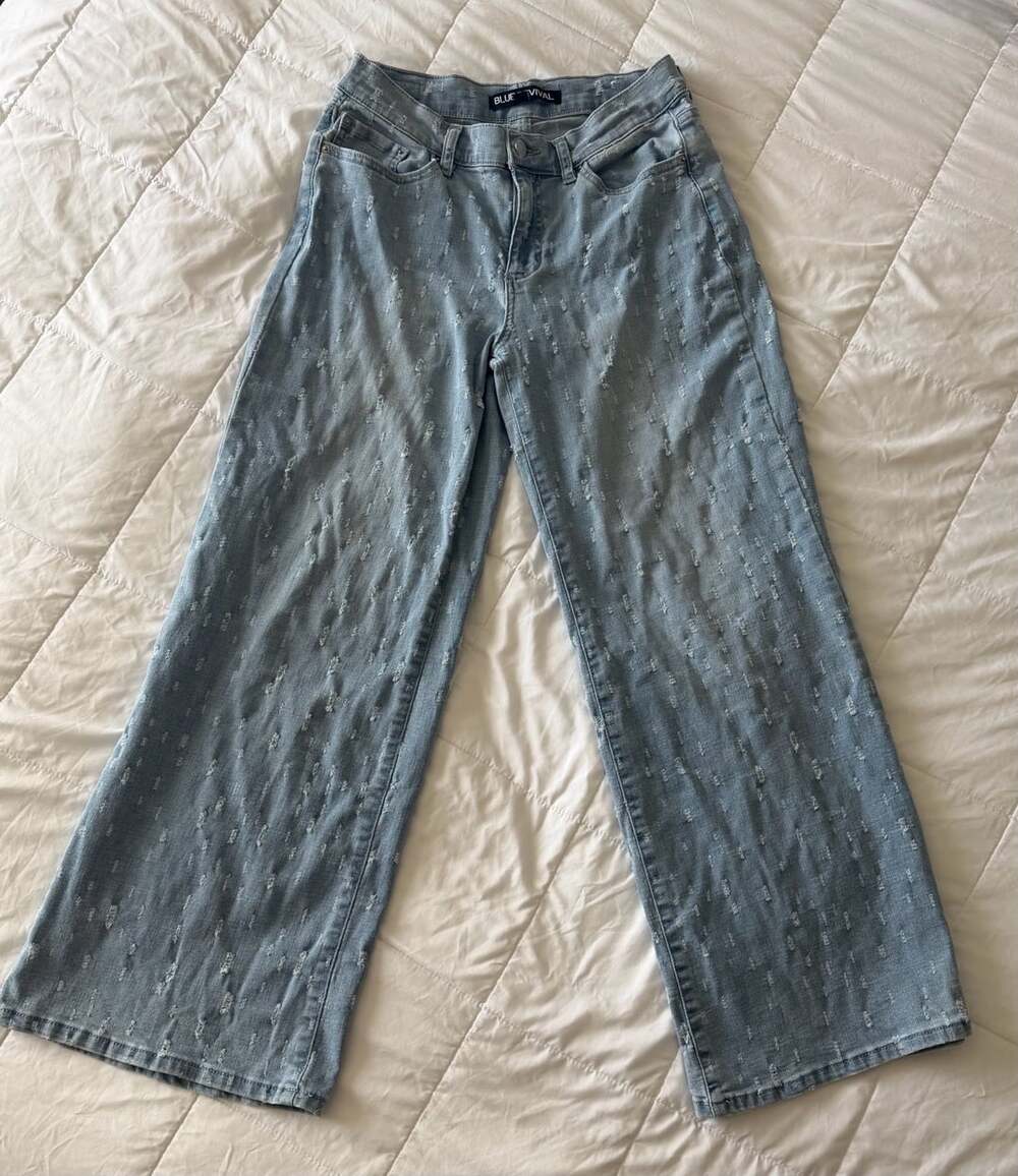 Blue Revival Jeans Size 27 Distressed Light Wash Wide Leg